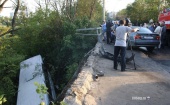 Автобус с 40 пассажирами упал с моста в Калининграде