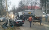 В Калининграде БМВ врезался в грузовик: погибли водитель и пассажир
