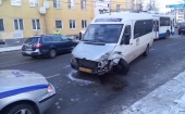 В центре Калининграда водитель маршрутки устроил ДТП на «встречке»: пострадали два человека