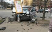 В Калининграде «БМВ» врезался в «Пежо»: пострадала женщина