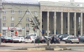 В Калининграде на площади Победы таксист врезался в светофор