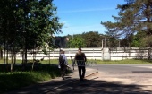 Российские активисты сорвали флаг США на военной базе НАТО в Прибалтике