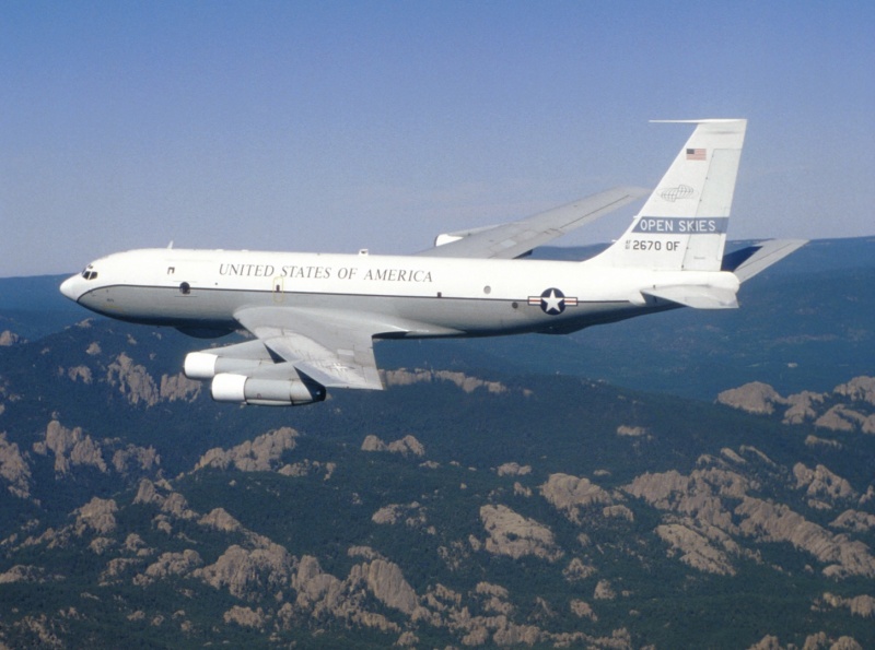 Американский самолет-разведчик Boeing OC-135B совершил вынужденную посадку в Хабаровске