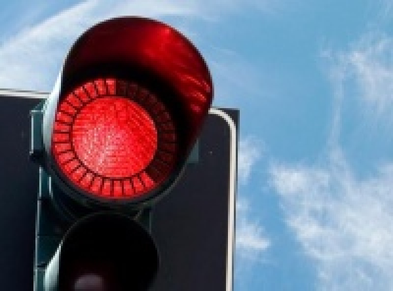 Наказание за проезд на красный свет предлагают ужесточить