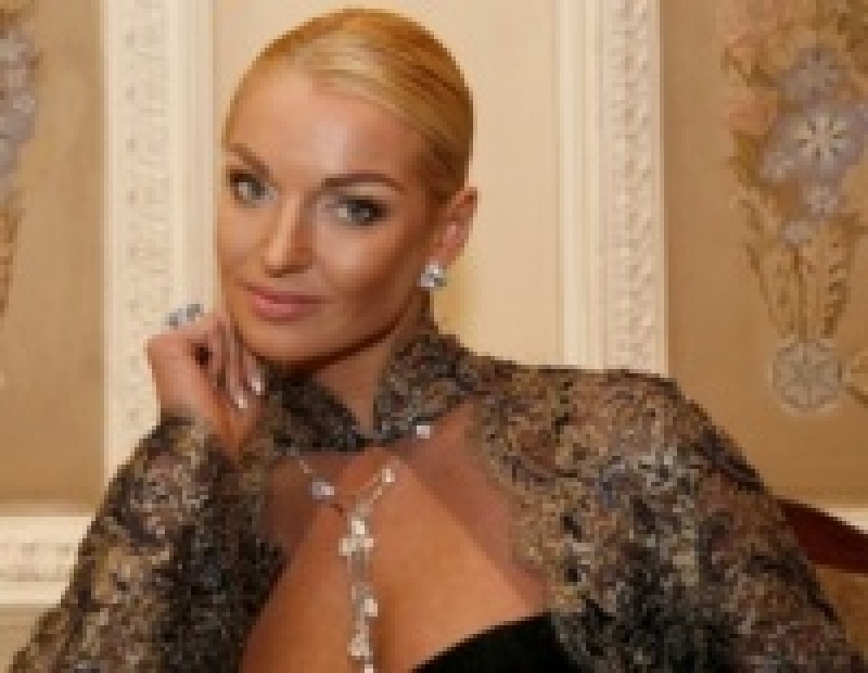 Анастасия Волочкова назвала политические взгляды певицы Валерии проституцией
